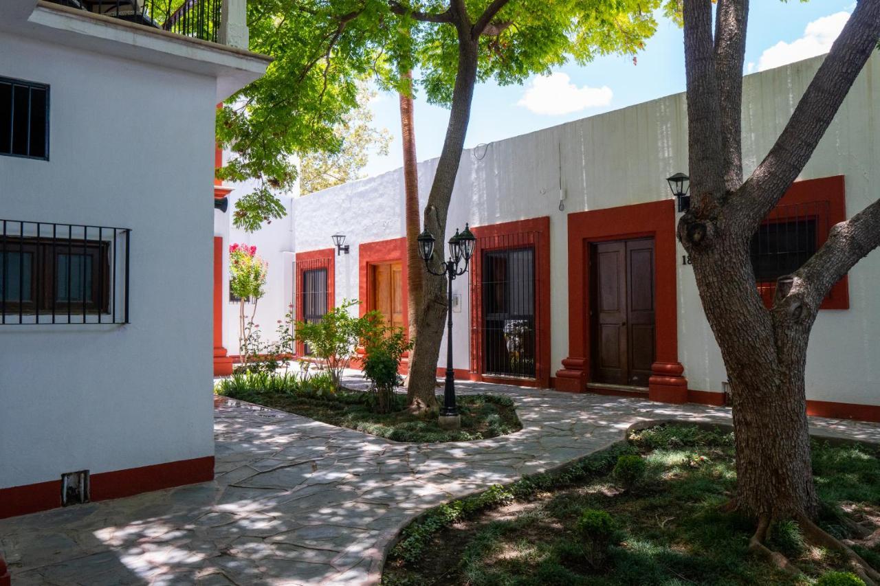 Hotel El Farol 파라스 데 라 푸엔테 외부 사진